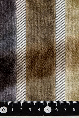7670104